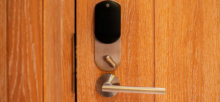 Automatic Locking Door Knob Gardena